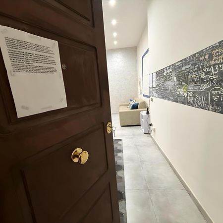 Marta'S Apartment نابولي المظهر الخارجي الصورة
