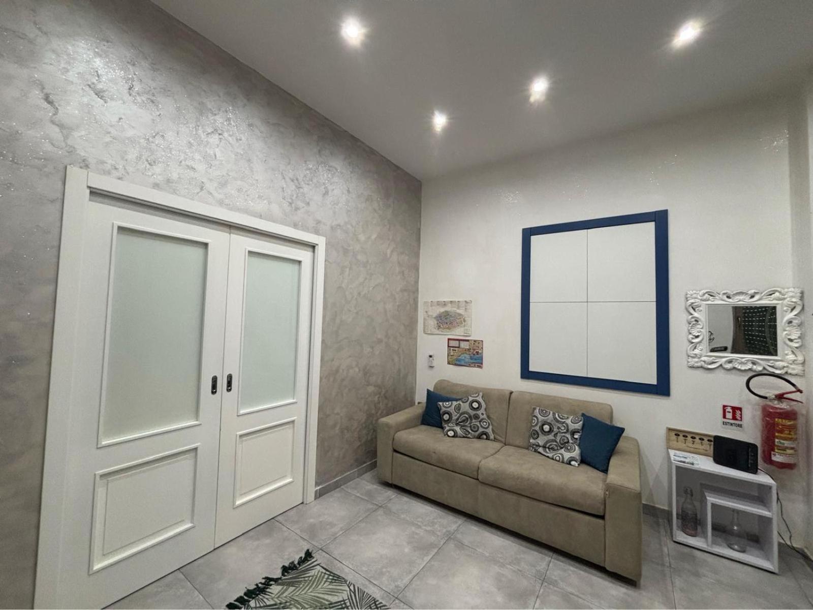 Marta'S Apartment نابولي المظهر الخارجي الصورة