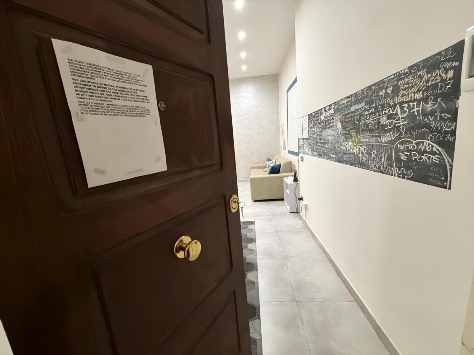 Marta'S Apartment نابولي المظهر الخارجي الصورة