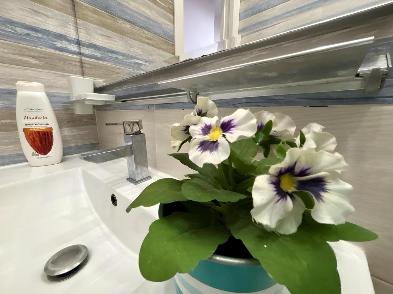 Marta'S Apartment نابولي المظهر الخارجي الصورة