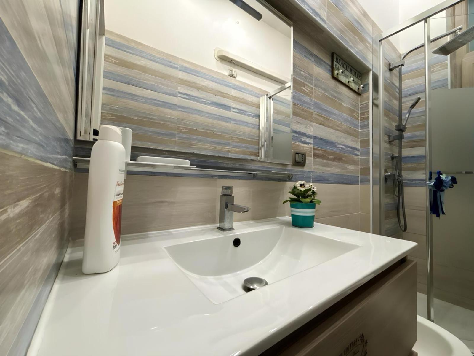 Marta'S Apartment نابولي المظهر الخارجي الصورة